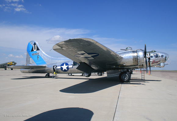 Boeing B.17 Flying Fortress [N9323Z]
