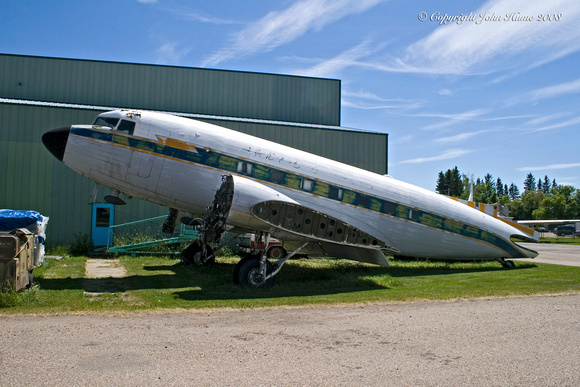 Douglas DC-3 [C-FVQV]