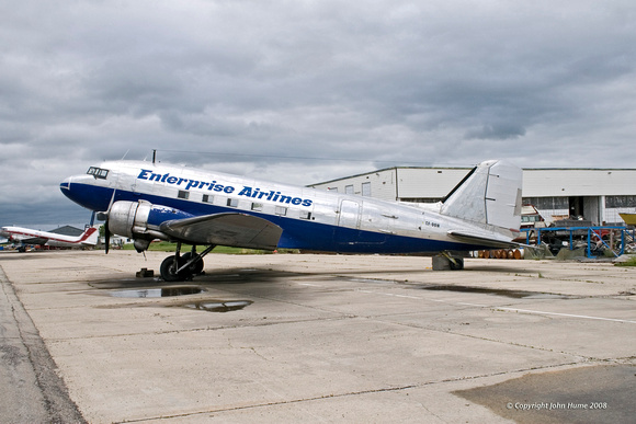 Douglas DC-3 [CF-OOW]